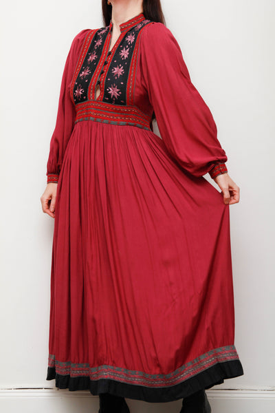 Vintage Bohemian Gothic Maxi Dress – Embroidered Floral Bib