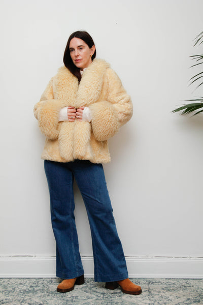 Vintage 1970s Sheepskin Suede Coat – Warm Cream Fur Trim