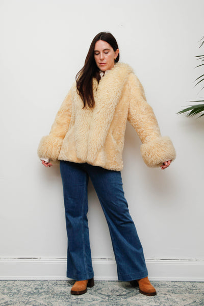 Vintage 1970s Sheepskin Suede Coat – Warm Cream Fur Trim