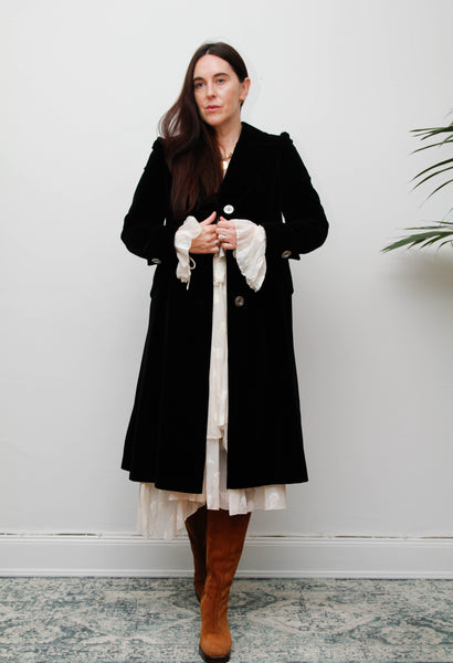 Vintage 1940s-Style Black Cotton Velvet Coat – Regal Bohemian Gothic