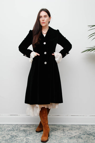 Vintage 1940s-Style Black Cotton Velvet Coat – Regal Bohemian Gothic