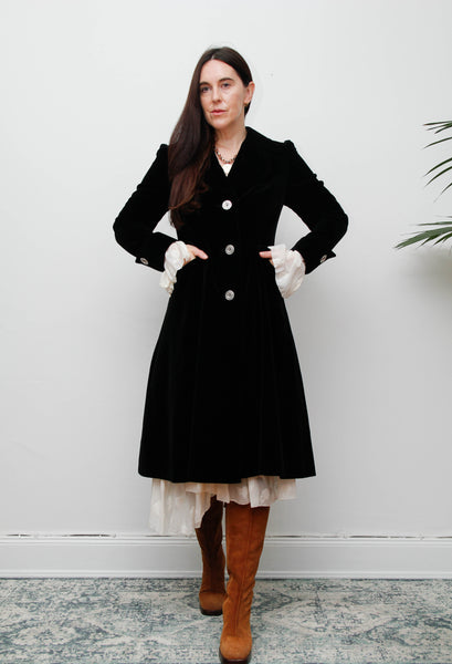 Vintage 1940s-Style Black Cotton Velvet Coat – Regal Bohemian Gothic