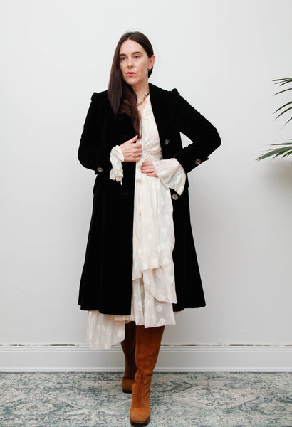 Vintage 1940s-Style Black Cotton Velvet Coat – Regal Bohemian Gothic