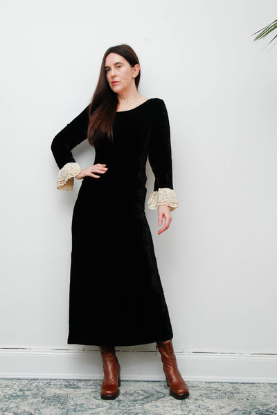 Vintage 1970s Jean Allen Black Velvet Dress – Cream Lace Cuffs, Gothic Elegance, Fully Lined, Zip Back