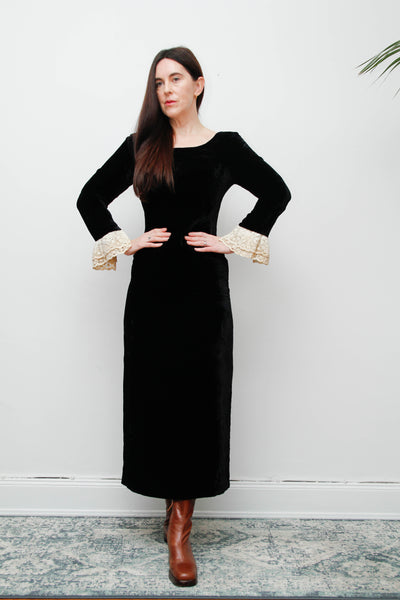 Vintage 1970s Jean Allen Black Velvet Dress – Cream Lace Cuffs, Gothic Elegance, Fully Lined, Zip Back