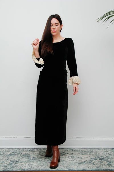 Vintage 1970s Jean Allen Black Velvet Dress – Cream Lace Cuffs, Gothic Elegance, Fully Lined, Zip Back