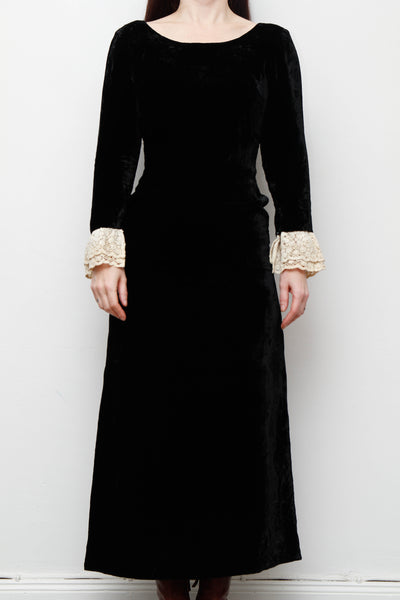 Vintage 1970s Jean Allen Black Velvet Dress – Cream Lace Cuffs, Gothic Elegance, Fully Lined, Zip Back
