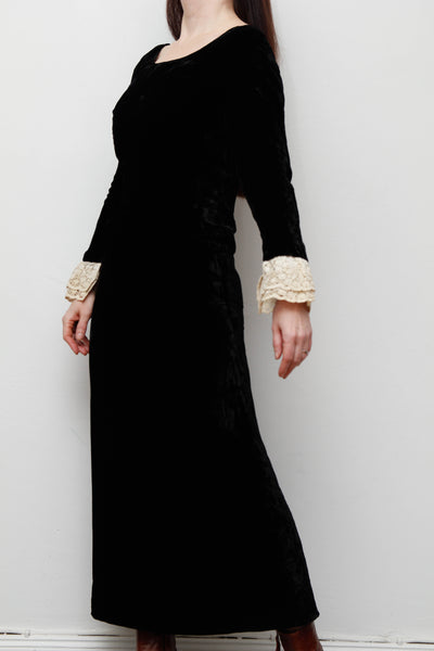 Vintage 1970s Jean Allen Black Velvet Dress – Cream Lace Cuffs, Gothic Elegance, Fully Lined, Zip Back