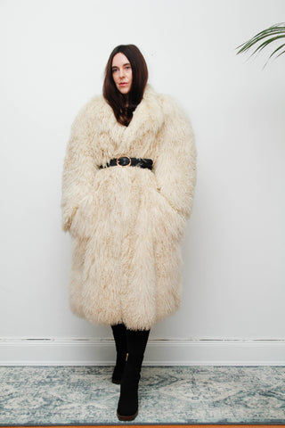 Vintage Mongolian Lamb Fur Coat – Cream Ivory Shaggy Sheepskin, Bohemian 80s Oversized Statement Coat