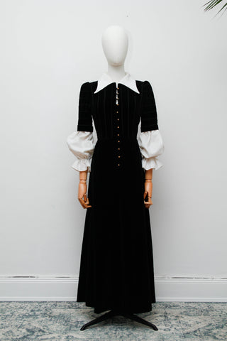 Vintage Black Velvet Gothic Dress – White Bishop Sleeves, Dagger Collar, Bohemian Golden Button Detail, 100% Cotton
