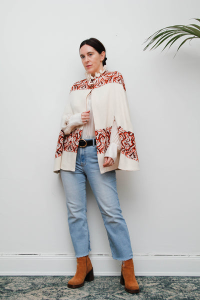 Vintage 1970s Cream Knitted Cape – Rustic Bohemian Knitwear, Chunky Buttons, Folklore Style