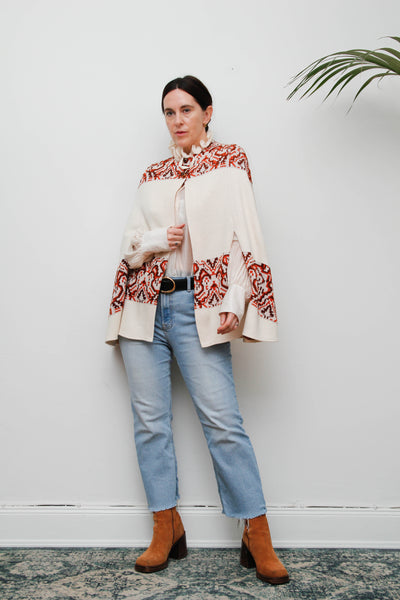 Vintage 1970s Cream Knitted Cape – Rustic Bohemian Knitwear, Chunky Buttons, Folklore Style