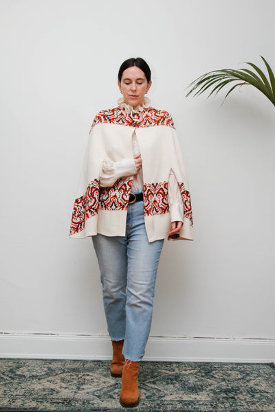 Vintage 1970s Cream Knitted Cape – Rustic Bohemian Knitwear, Chunky Buttons, Folklore Style