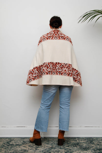 Vintage 1970s Cream Knitted Cape – Rustic Bohemian Knitwear, Chunky Buttons, Folklore Style