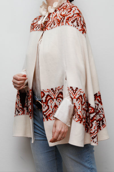 Vintage 1970s Cream Knitted Cape – Rustic Bohemian Knitwear, Chunky Buttons, Folklore Style