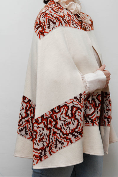 Vintage 1970s Cream Knitted Cape – Rustic Bohemian Knitwear, Chunky Buttons, Folklore Style