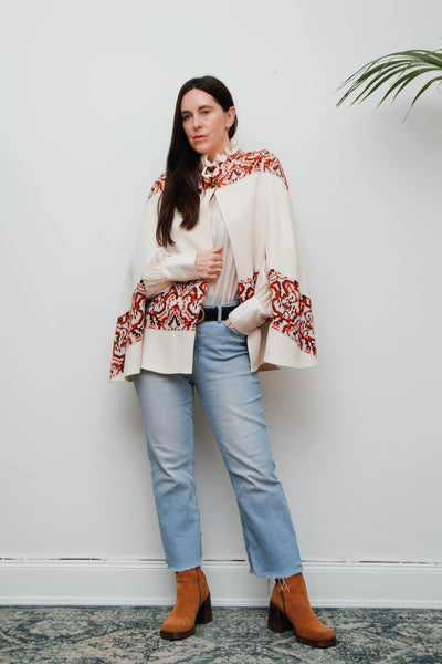 Vintage 1970s Cream Knitted Cape – Rustic Bohemian Knitwear, Chunky Buttons, Folklore Style