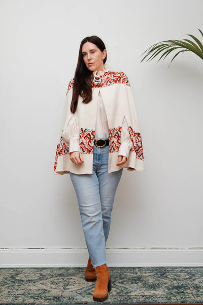 Vintage 1970s Cream Knitted Cape – Rustic Bohemian Knitwear, Chunky Buttons, Folklore Style