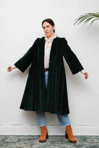 Vintage Green Velvet Coat – Gothic Bohemian Opera-Length Statement Coat