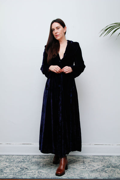 1930s Vintage Deep Blue Velvet Dress – Gothic Statement