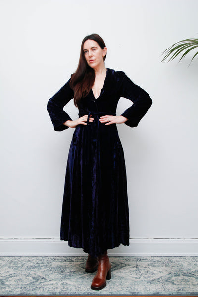 1930s Vintage Deep Blue Velvet Dress – Gothic Statement