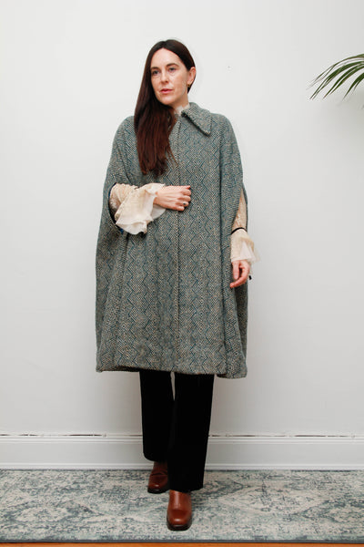 1970s Vintage Houndstooth Wool Cape – Blue & Green Tartan