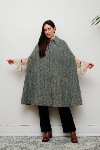 1970s Vintage Houndstooth Wool Cape – Blue & Green Tartan