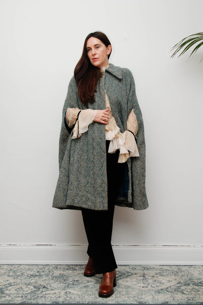 1970s Vintage Houndstooth Wool Cape – Blue & Green Tartan