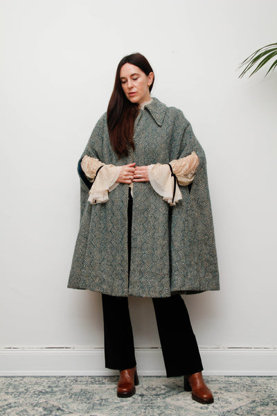 1970s Vintage Houndstooth Wool Cape – Blue & Green Tartan