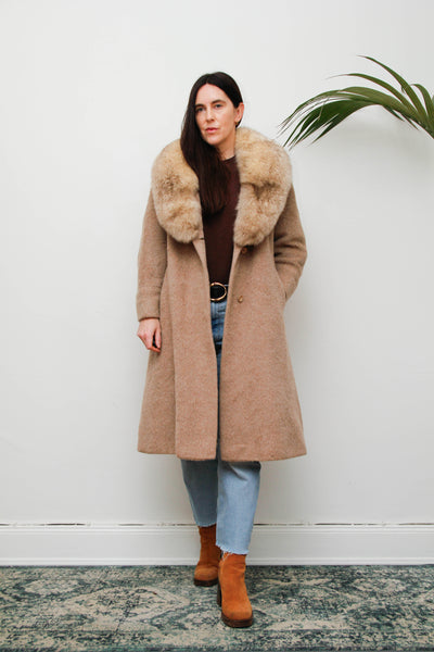 Vintage Cream Classic Wool Coat with Real Fox Fur – Luxurious Statement Piece