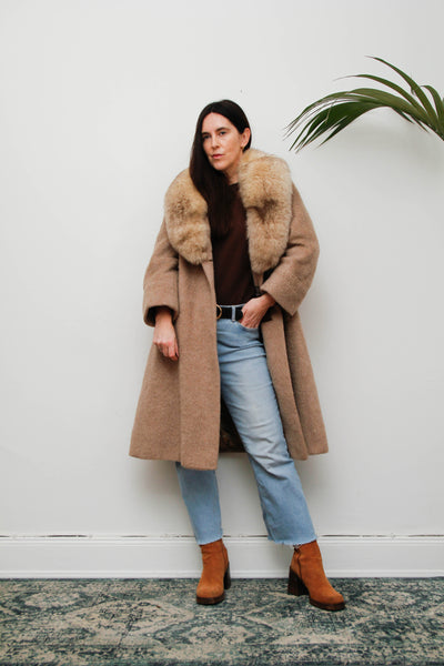 Vintage Cream Classic Wool Coat with Real Fox Fur – Luxurious Statement Piece