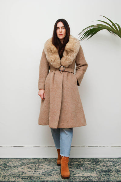 Vintage Cream Classic Wool Coat with Real Fox Fur – Luxurious Statement Piece