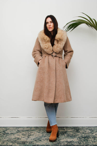 Vintage Cream Classic Wool Coat with Real Fox Fur – Luxurious Statement Piece