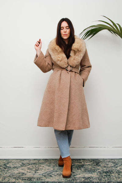 Vintage Cream Classic Wool Coat with Real Fox Fur – Luxurious Statement Piece