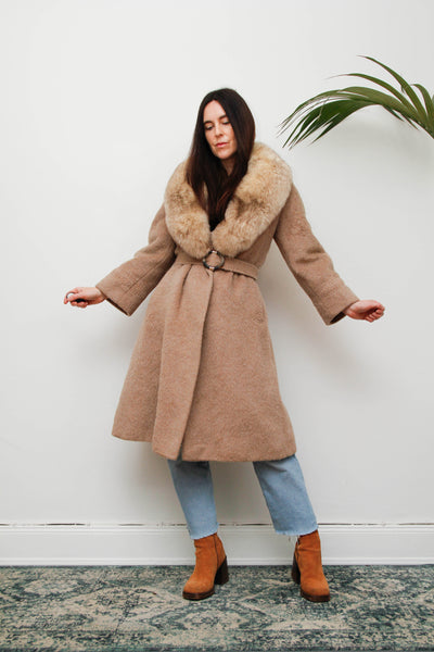 Vintage Cream Classic Wool Coat with Real Fox Fur – Luxurious Statement Piece