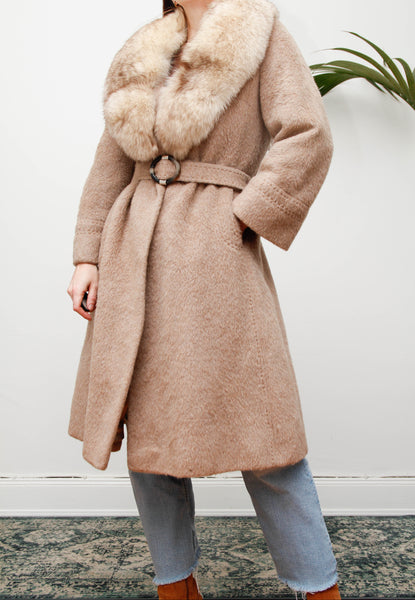 Vintage Cream Classic Wool Coat with Real Fox Fur – Luxurious Statement Piece