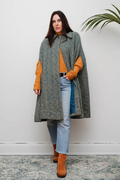 1970s Vintage Houndstooth Wool Cape – Blue & Green Tartan