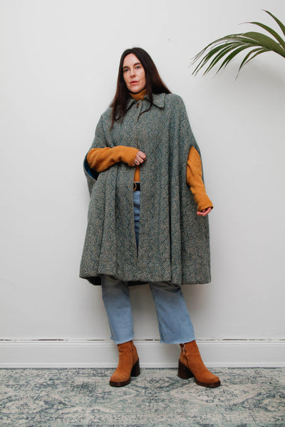 1970s Vintage Houndstooth Wool Cape – Blue & Green Tartan