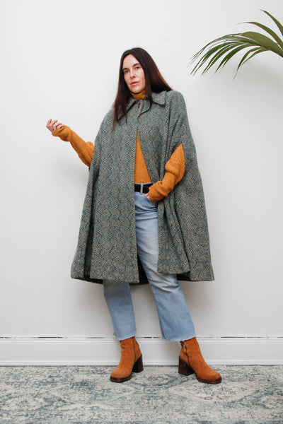 1970s Vintage Houndstooth Wool Cape – Blue & Green Tartan