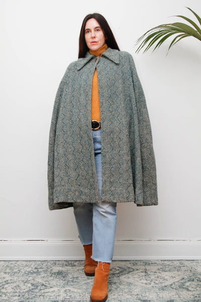 1970s Vintage Houndstooth Wool Cape – Blue & Green Tartan