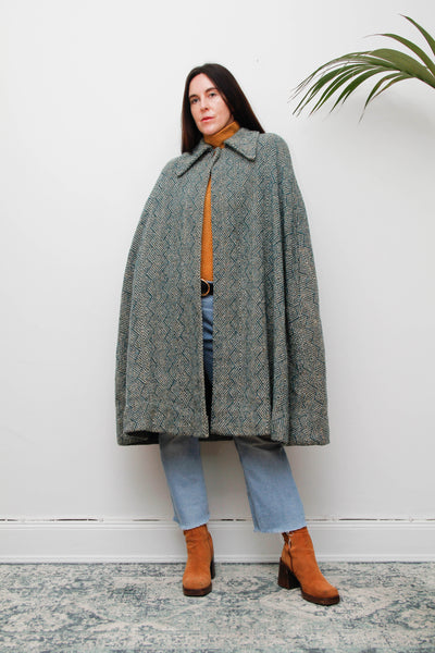 1970s Vintage Houndstooth Wool Cape – Blue & Green Tartan