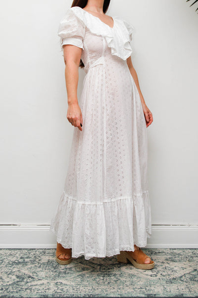 Vintage 1970s White Broderie Anglaise Cotton Maxi Dress with Ruffle Collar