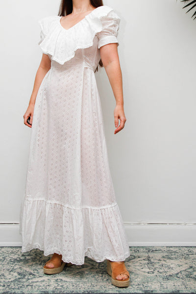 Vintage 1970s White Broderie Anglaise Cotton Maxi Dress with Ruffle Collar