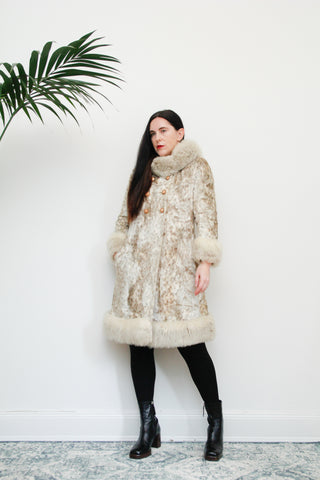 Vintage Cream Sheepskin Fur Winter Coat 1960's