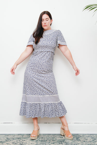 1970s Vintage Floral Dress | Romantic Boho Cotton Dress with Cape Sleeves – Summer Festival Style
