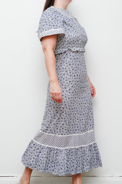 1970s Vintage Floral Dress | Romantic Boho Cotton Dress with Cape Sleeves – Summer Festival Style