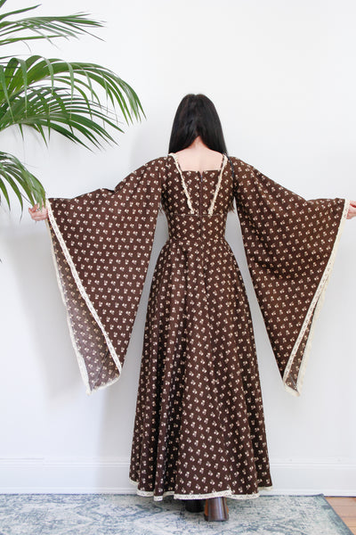 1970's Cotton Fabric Kaftan Wizard Sleeve Maxi Dress