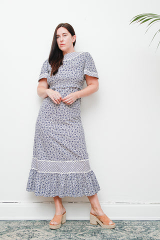 1970s Vintage Floral Dress | Romantic Boho Cotton Dress with Cape Sleeves – Summer Festival Style