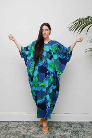 Original 1970s Hawaiian Pleated Kaftan – Tropical Floral Print