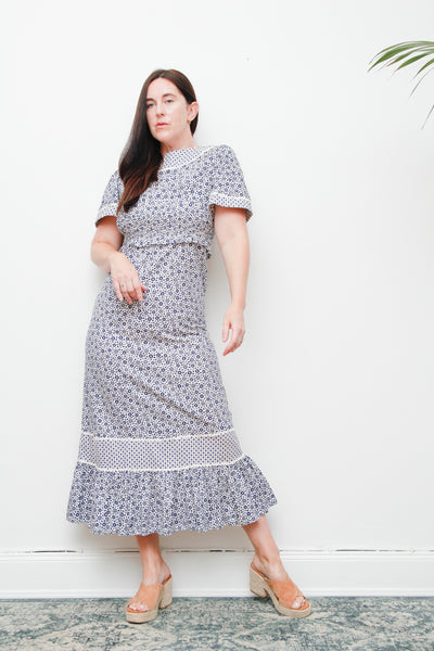 1970s Vintage Floral Dress | Romantic Boho Cotton Dress with Cape Sleeves – Summer Festival Style